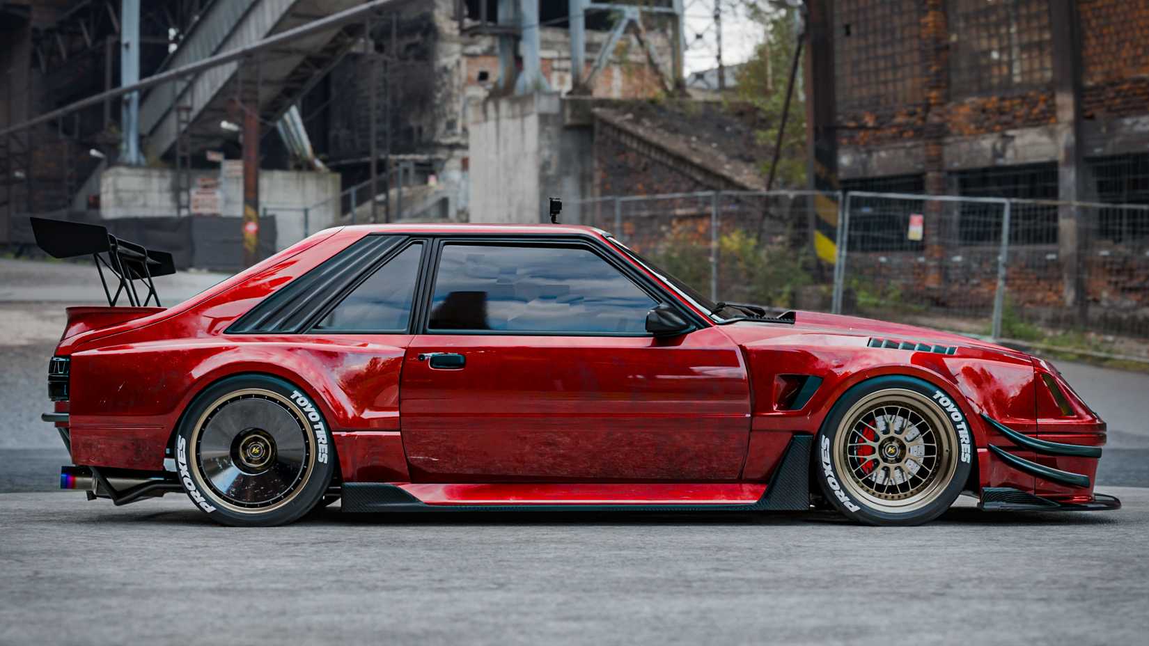 Ford Fox Body Mustang drift konstrukcija HotCars render