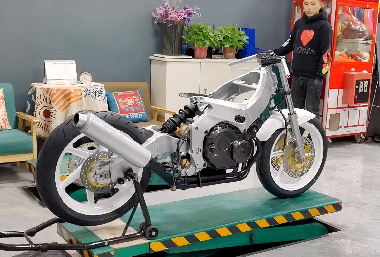 Abandoned Honda CBR250RR MC22 Restored After 33 Years
