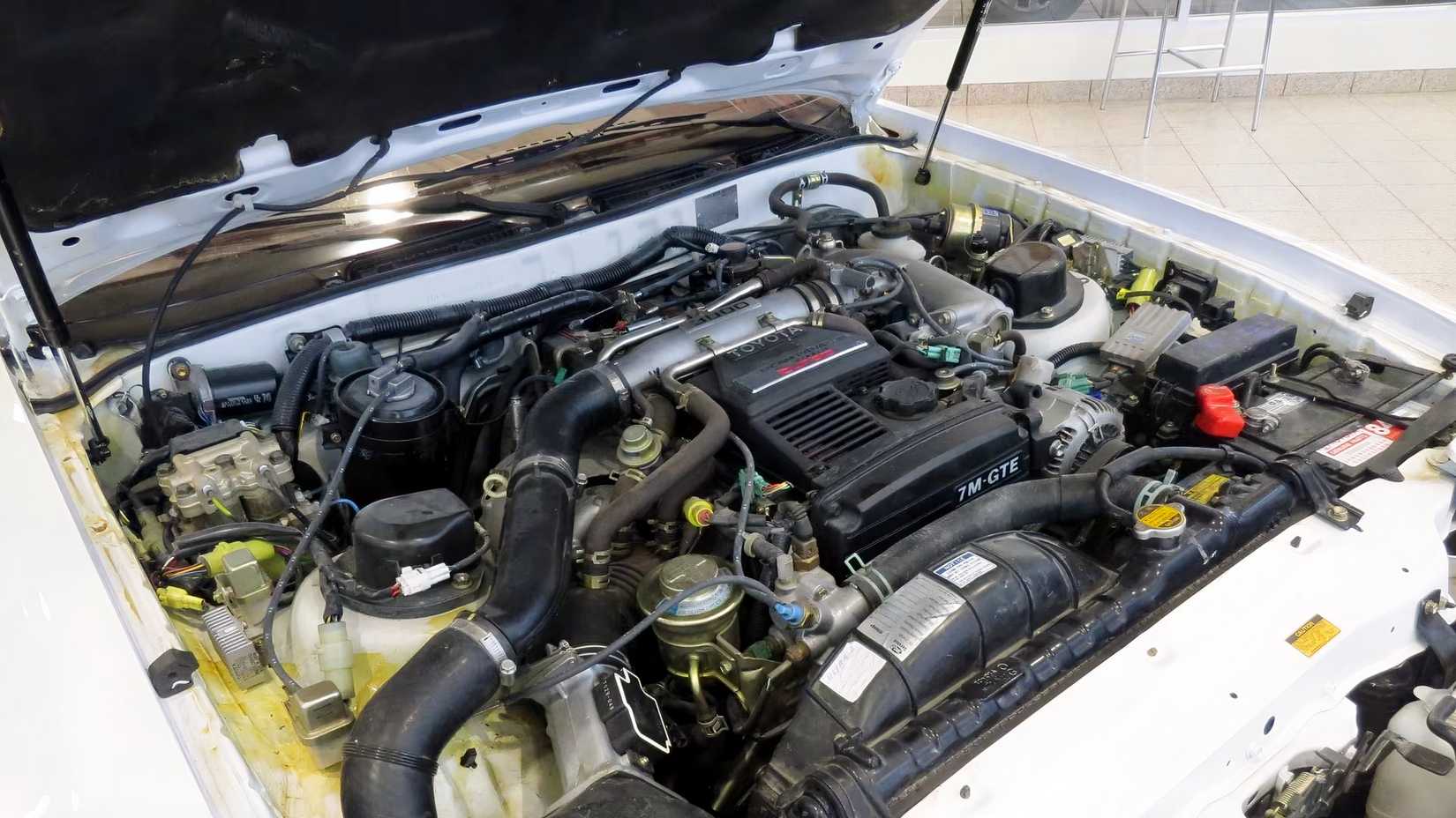 Toyota Supra Turbo 1987 orijinal lastikleriyle satışta