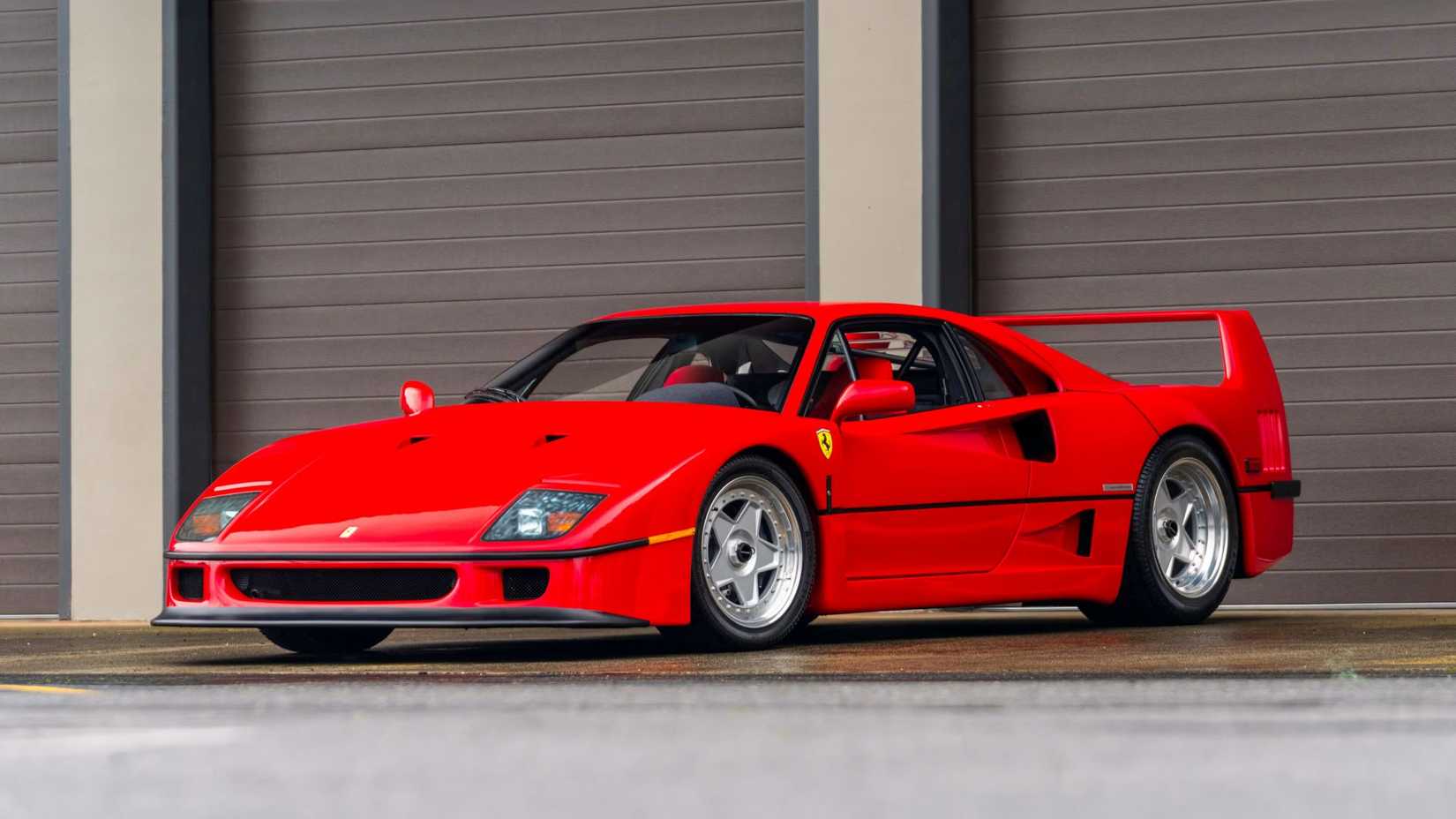 1,700 mile Ferrari F40 front three quarter pic