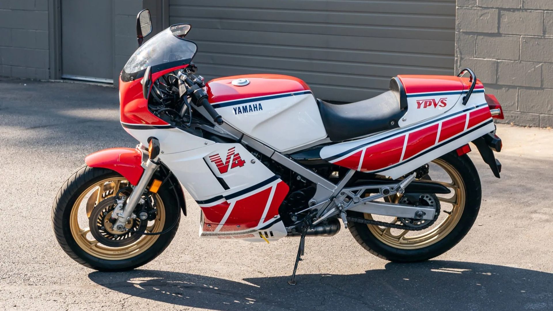 YAMAHA ヤマハ500
cc 1984-1986 Yamaha RZ500: The GP-Derived Two-Stroke V4 America