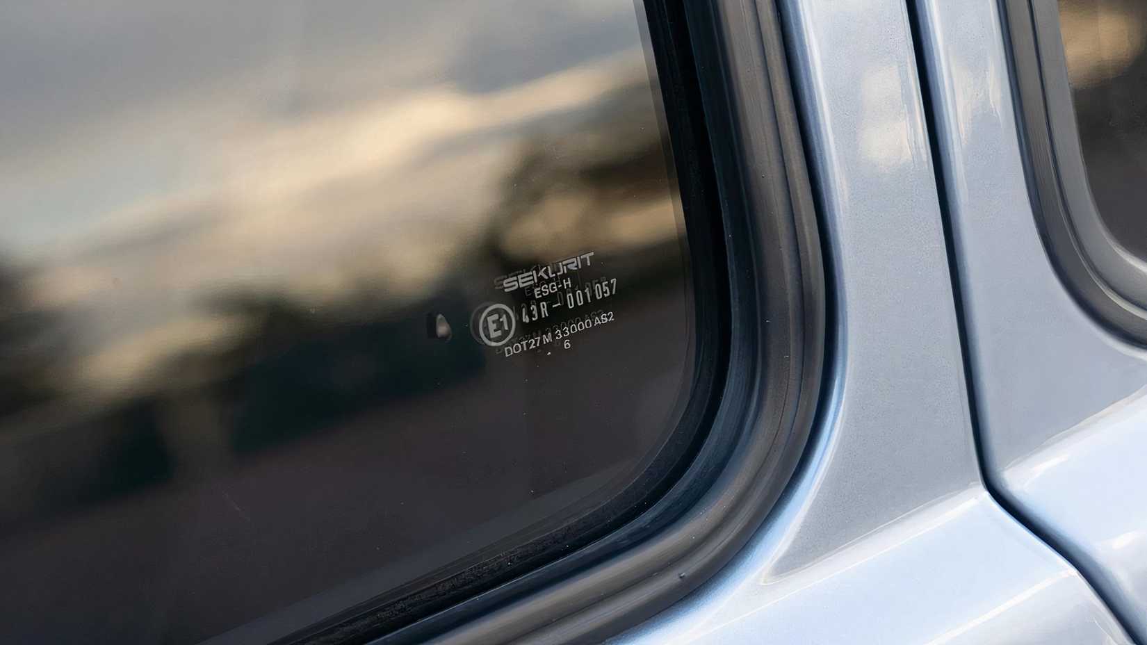 Ford Sierra RS Cosworth window with 'SEKURIT' marker