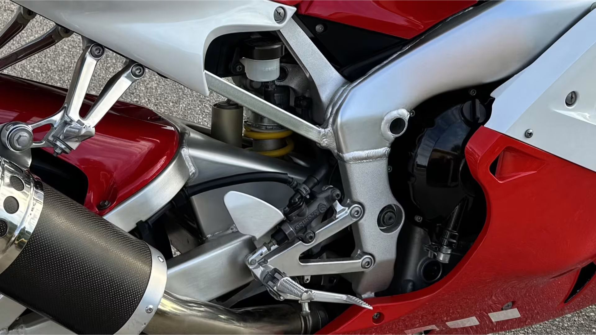 1998 Yamaha YZF-R1: First Superbike to Break 150 Horsepower