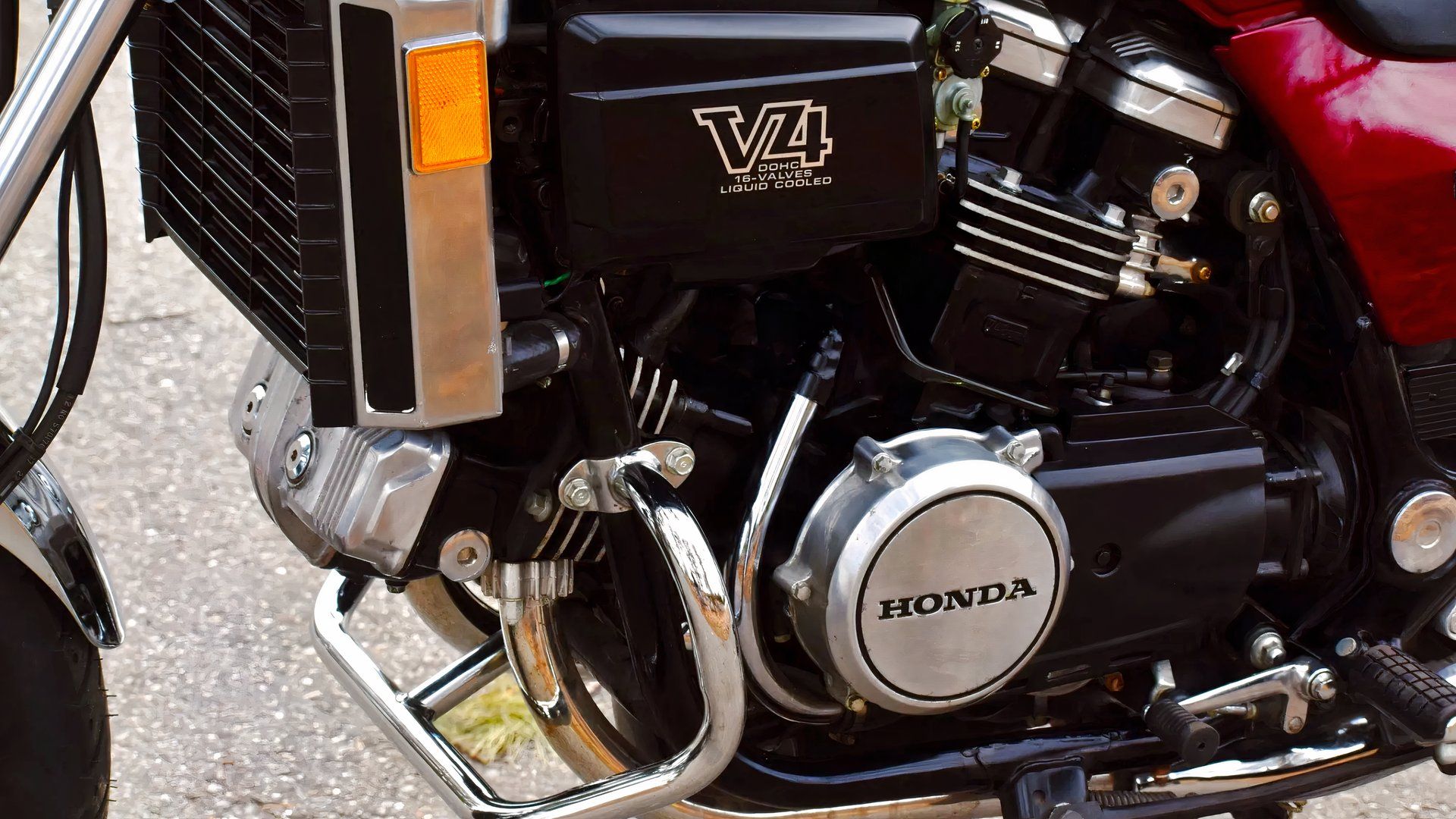 The Forgotten 1982 Honda That Invented Ducati's V4 Superbike Formula