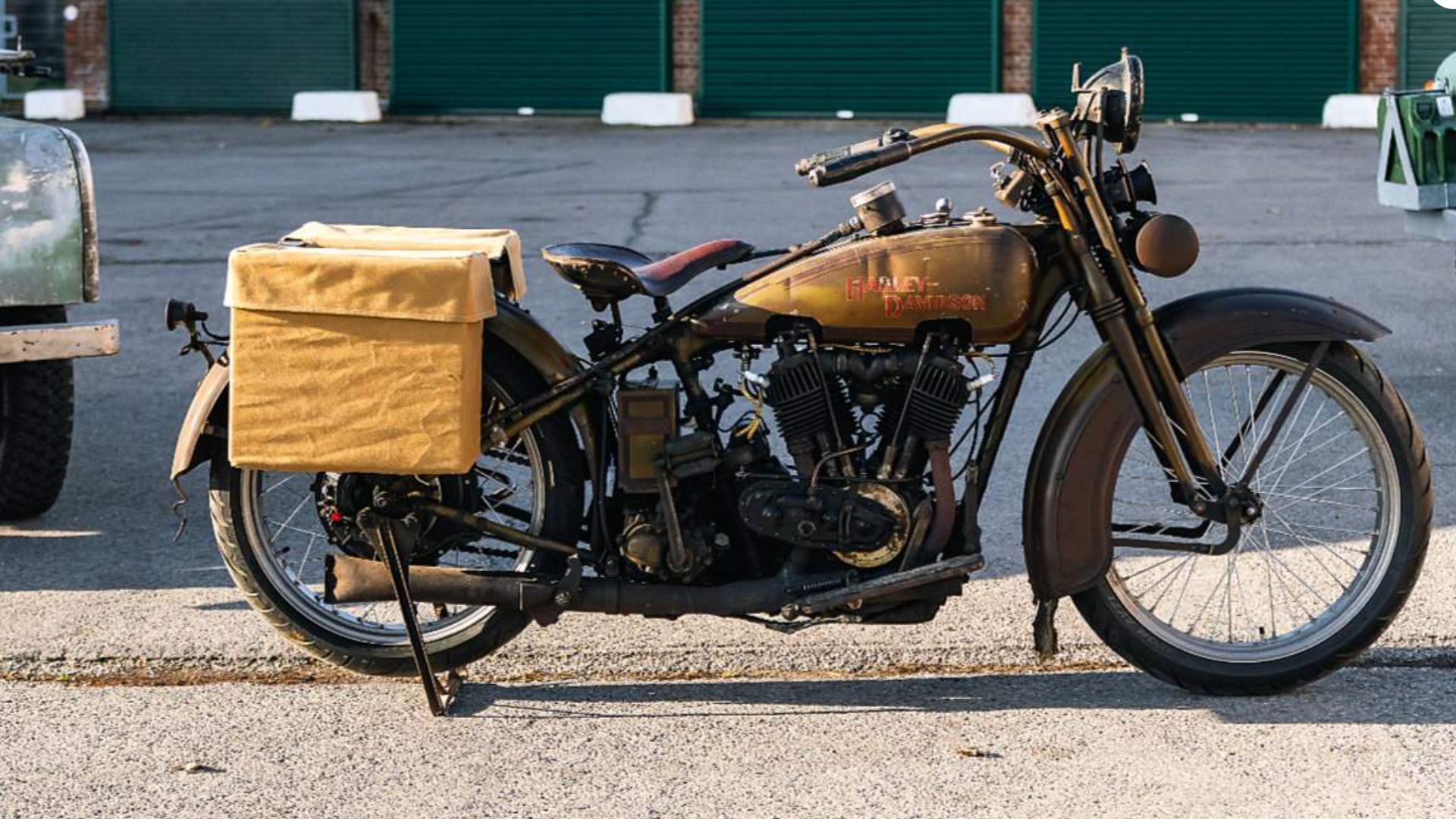 趣味・スポーツ・実用 THE ORIGINAL VINTAGE HARLEY-DAVIDSON Jason Momoa Just Turned Three 100-Year-Old Harley-Davidsons Into