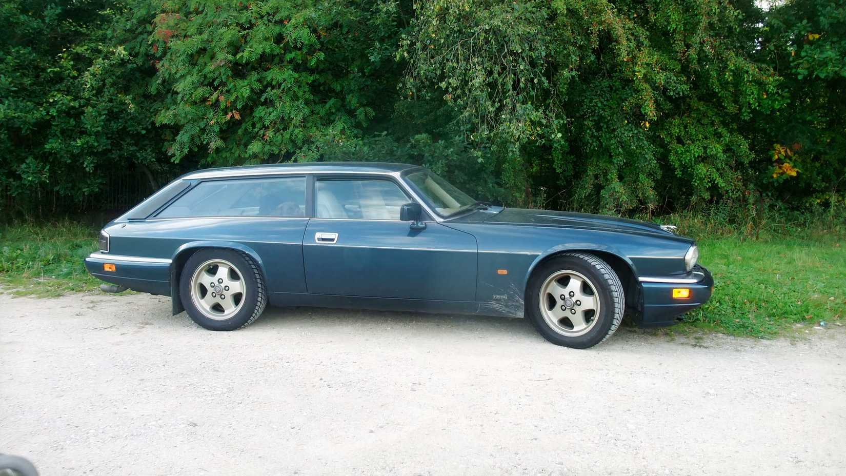 The Hand-Built V12 Jaguar Shooting Brake Nobody Remembers Is Now A Six ...