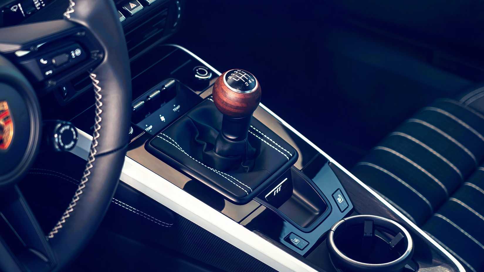 2027 Porsche 911 Carrera S - Press Photos - Interior center console manual transmission shifter