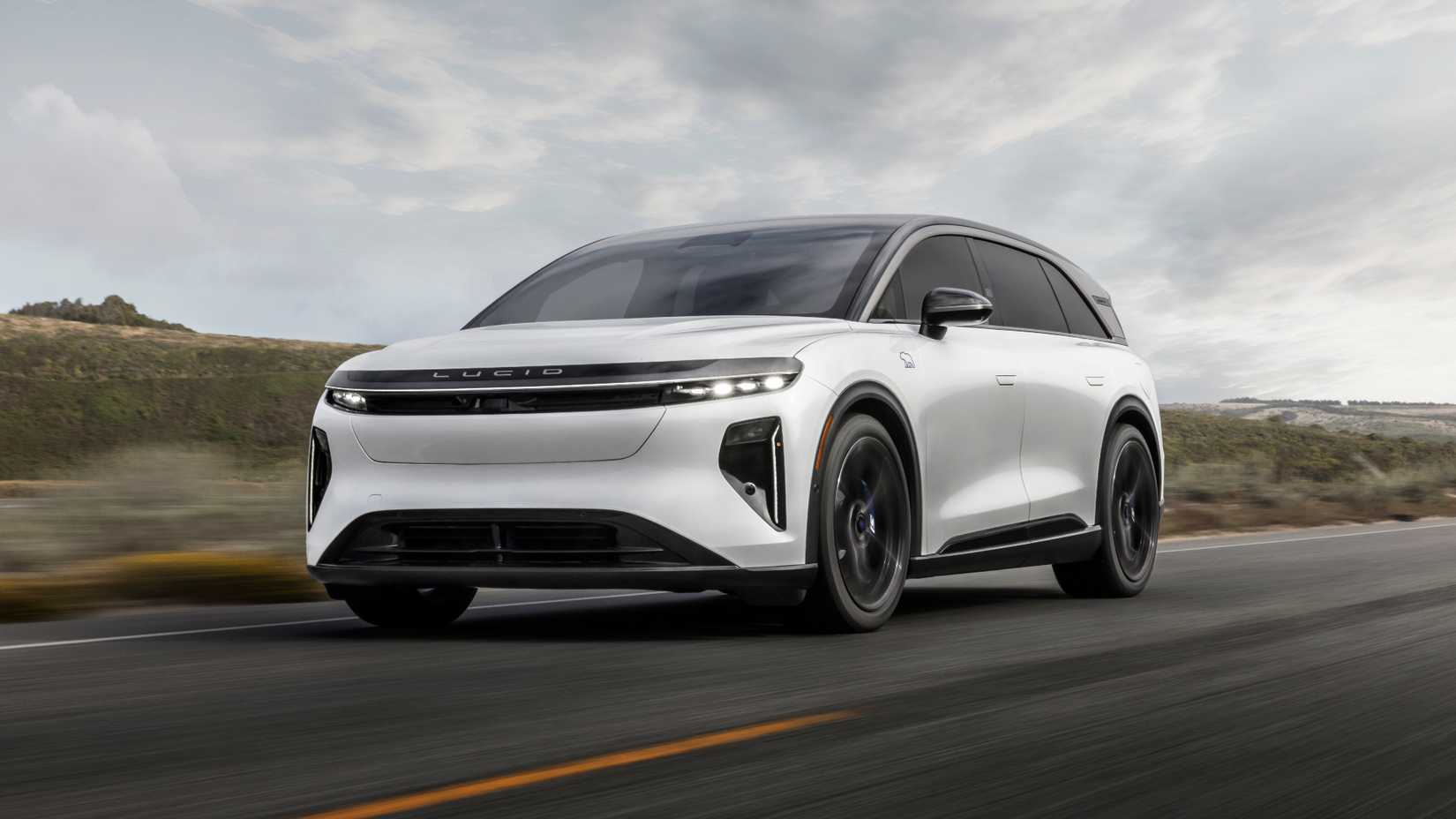 most-powerful-three-row-lucid-motors