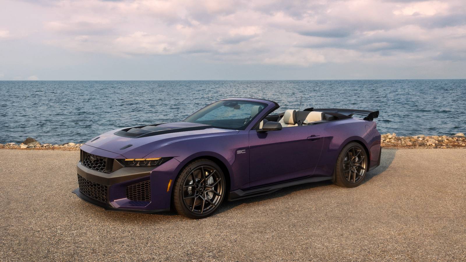 new-mustang-dark-horse-sc-convertible-01