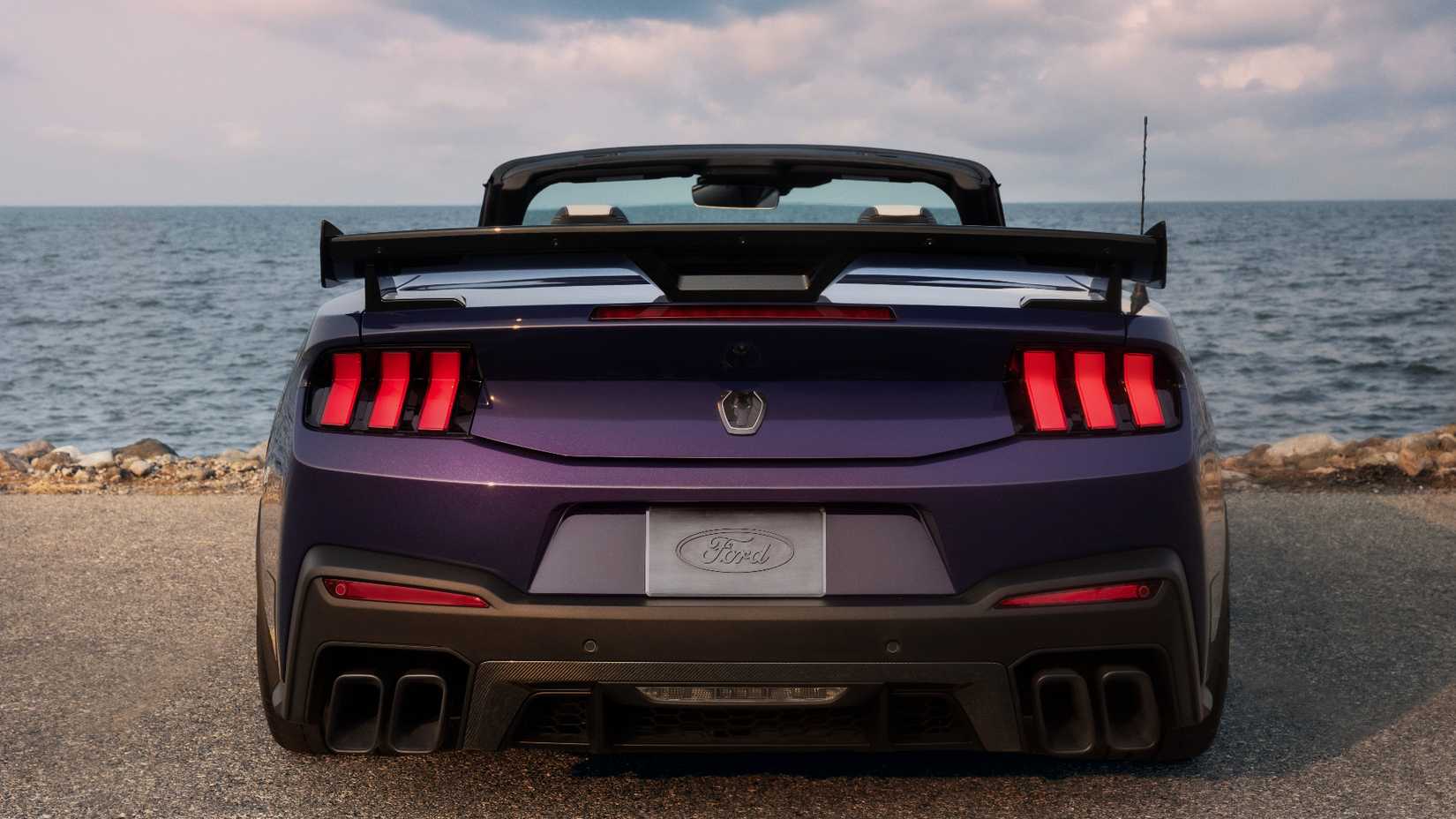 new-mustang-dark-horse-sc-convertible-07