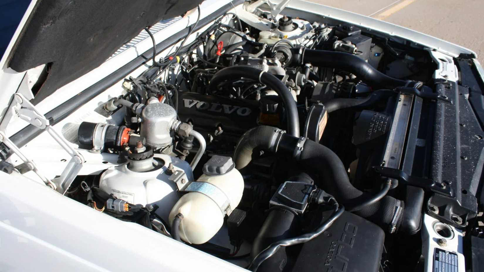 Volvo's Plain Iron Four-Cylinder Outclassed The V6 Bolted Into Its 260 ...