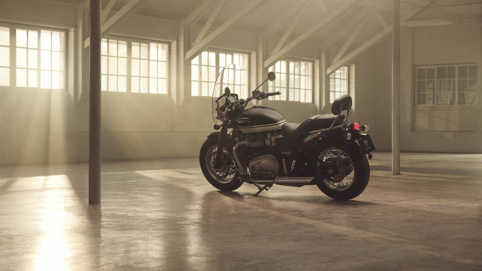Triumph Auto Signs The Cruiser With Bonneville Soul And Better Mileage Than Harley's Low ...