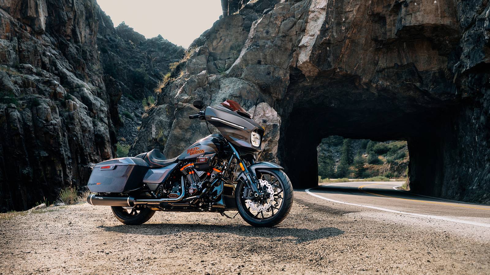 This Factory Harley Bagger Has More Riding Modes Than Some Superbikes