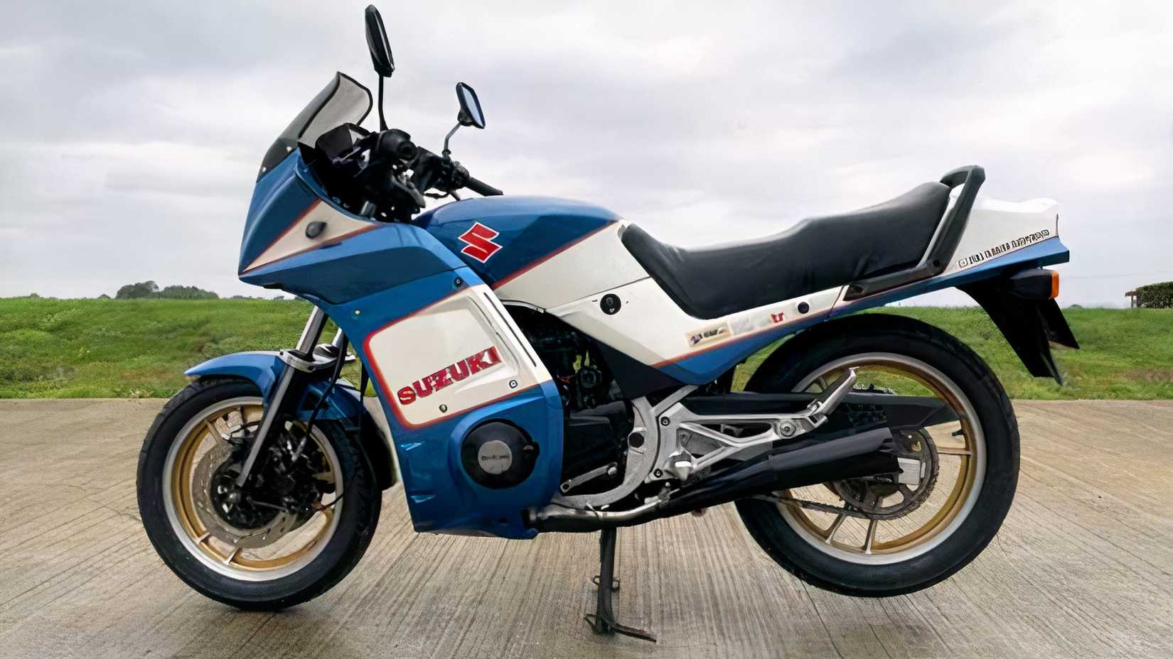 The Forgotten Suzuki That Rehearsed The GSX-R Formula Before The GSX-R ...