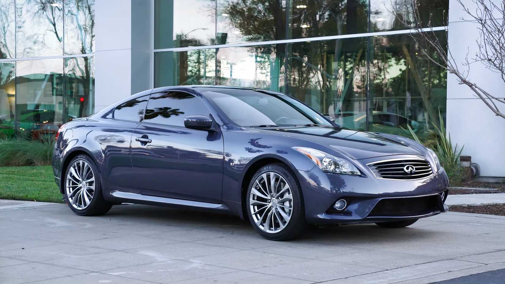 Infiniti's Discontinued Rear-Drive Coupe Has One Engine Worth Buying